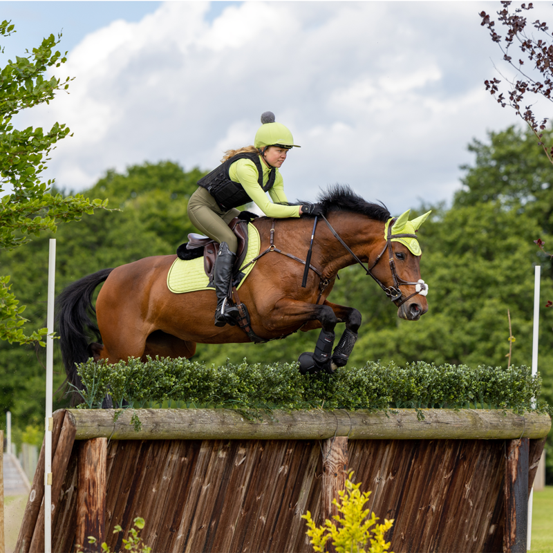 LeMieux Suede Close Contact Square - Kiwi-1